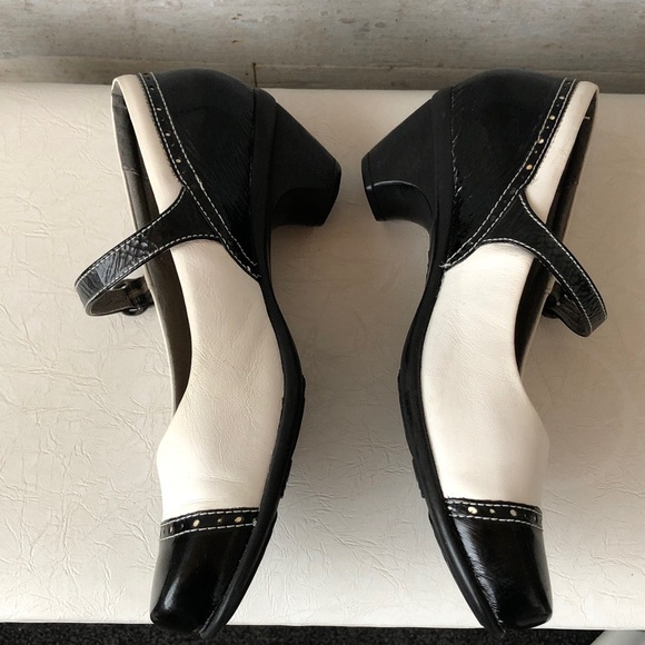Naot Black and white Mary janes - Picture 3 of 9